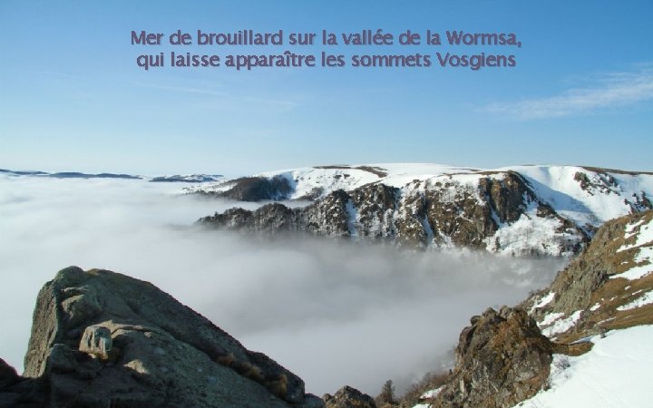 Mer de brouillard sur la vallée de la Wormsa, qui laisse apparaître les sommets
