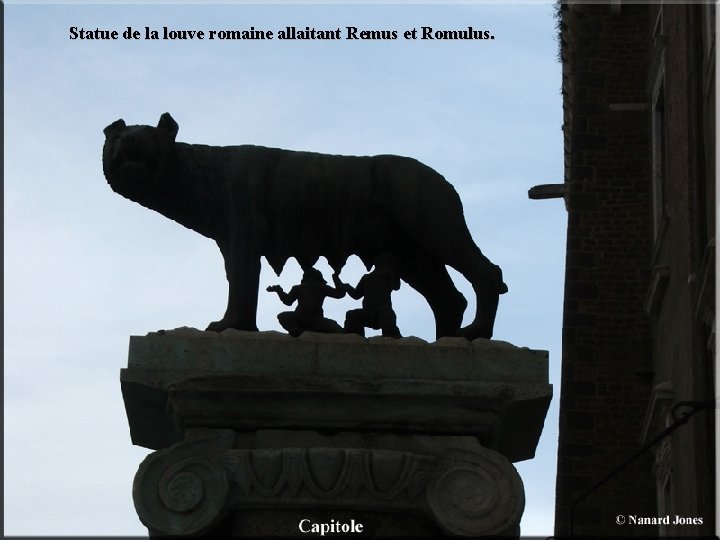 Statue de la louve romaine allaitant Remus et Romulus. 