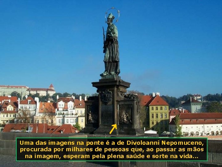 ↗ Uma das imagens na ponte é a de Divoloanni Nepomuceno, procurada por milhares