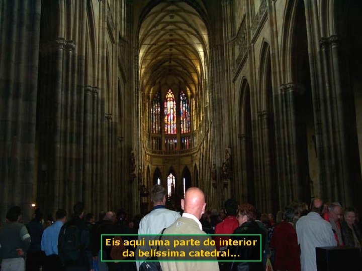 Eis aqui uma parte do interior da belíssima catedral. . . 