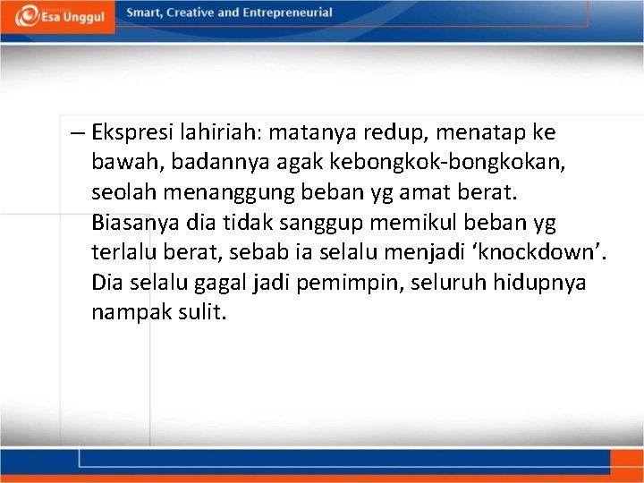 – Ekspresi lahiriah: matanya redup, menatap ke bawah, badannya agak kebongkok-bongkokan, seolah menanggung beban