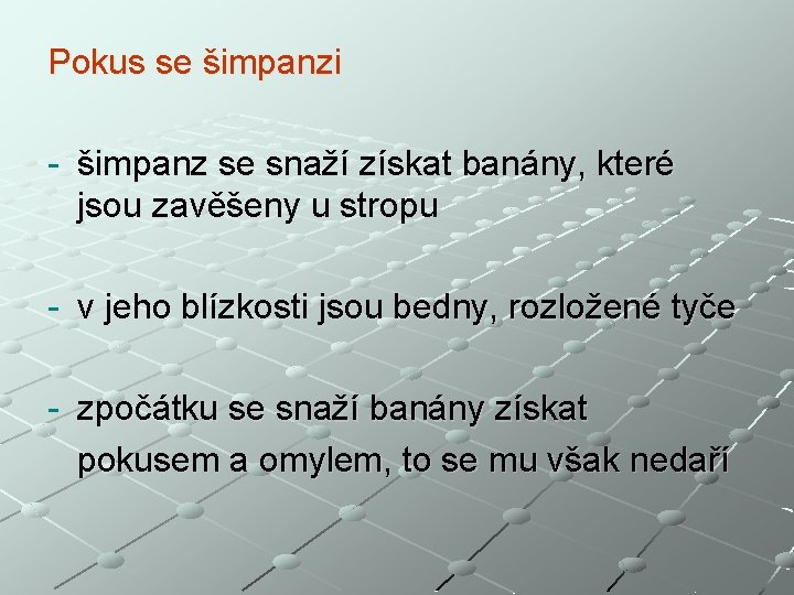 Pokus se šimpanzi - šimpanz se snaží získat banány, které jsou zavěšeny u stropu