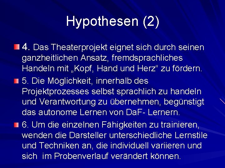 Hypothesen (2) 4. Das Theaterprojekt eignet sich durch seinen ganzheitlichen Ansatz, fremdsprachliches Handeln mit