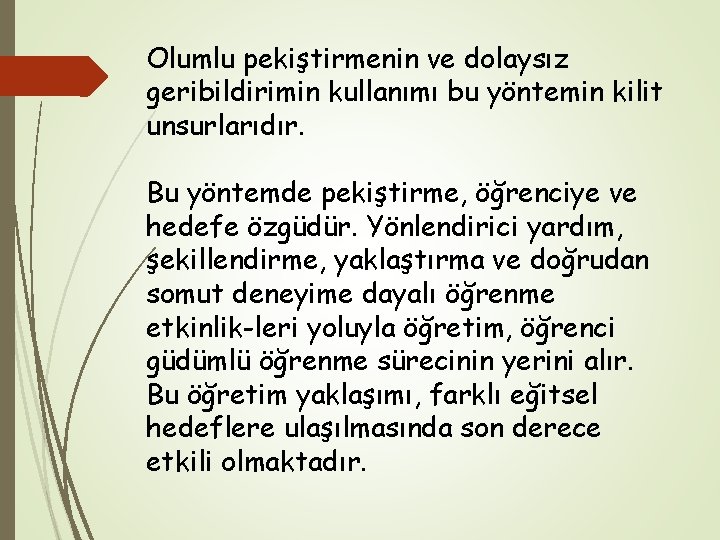 Olumlu pekiştirmenin ve dolaysız geribildirimin kullanımı bu yöntemin kilit unsurlarıdır. Bu yöntemde pekiştirme, öğrenciye