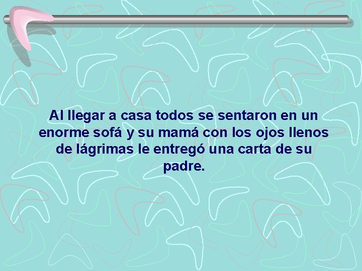 Al llegar a casa todos se sentaron en un enorme sofá y su mamá