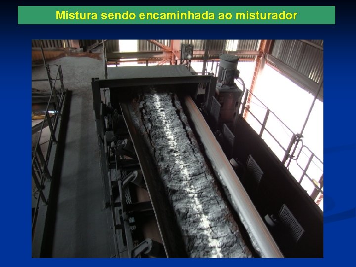 Mistura sendo encaminhada ao misturador 