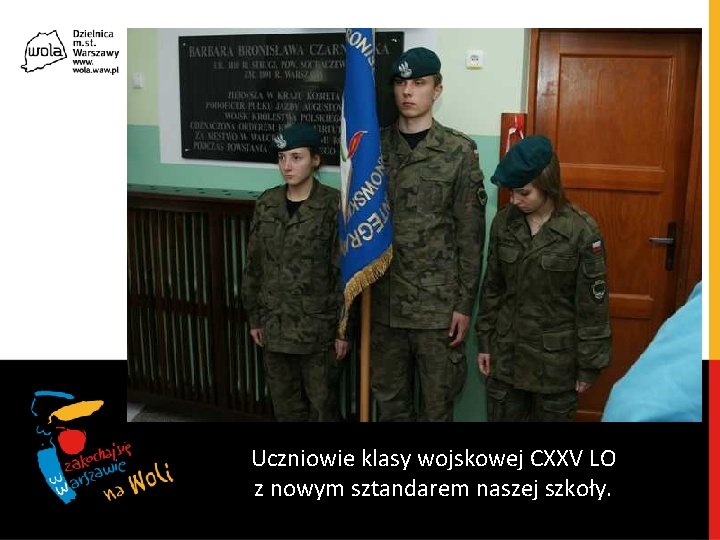 Uczniowie klasy wojskowej CXXV LO z nowym sztandarem naszej szkoły. 