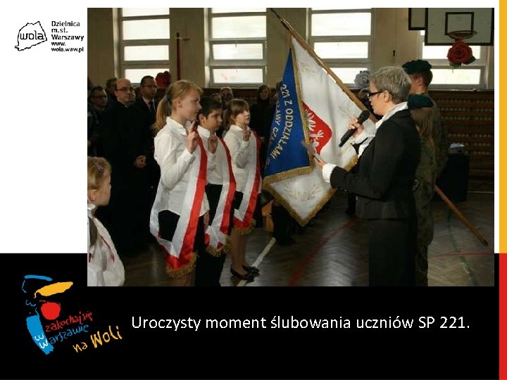 Uroczysty moment ślubowania uczniów SP 221. 