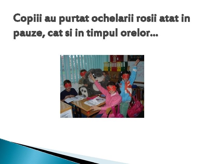 Copiii au purtat ochelarii rosii atat in pauze, cat si in timpul orelor… 