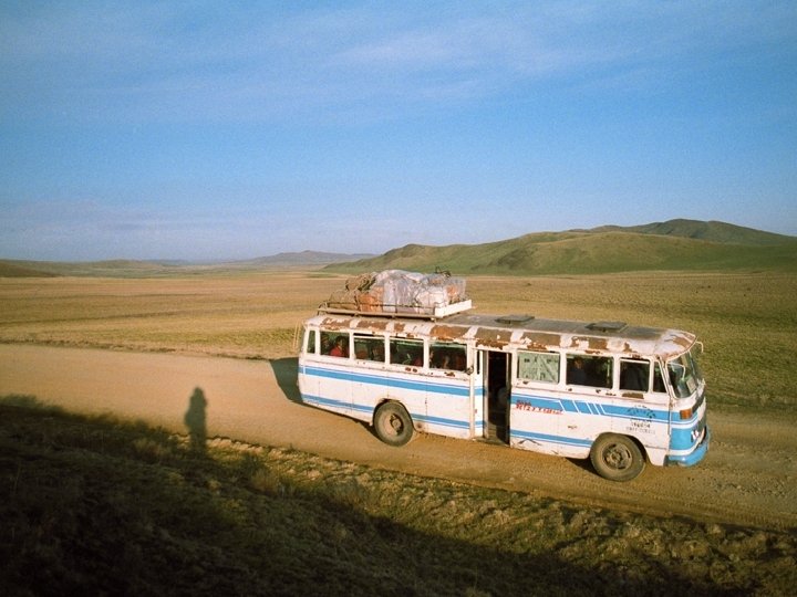 Autobus medio de la nada 