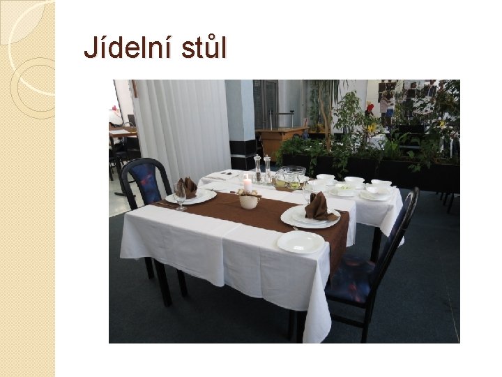 Jídelní stůl 