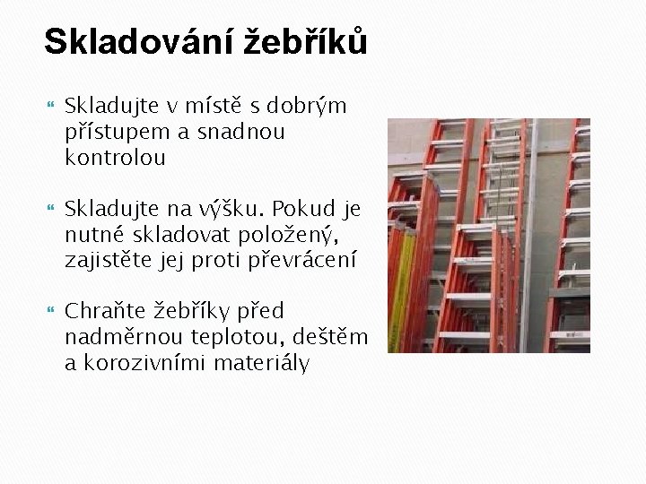 Skladování žebříků Skladujte v místě s dobrým přístupem a snadnou kontrolou Skladujte na výšku.