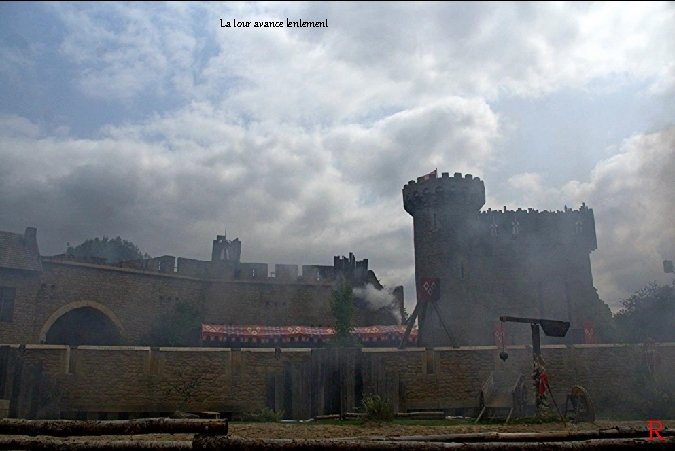 La tour avance lentement R 