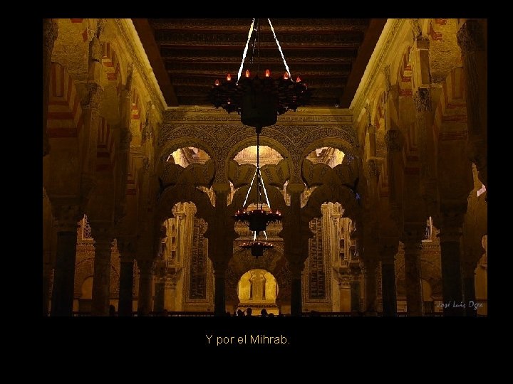 Y por el Mihrab. 