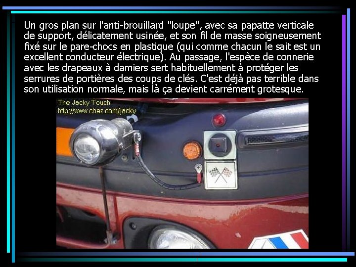 Un gros plan sur l'anti-brouillard "loupe", avec sa papatte verticale de support, délicatement usinée,