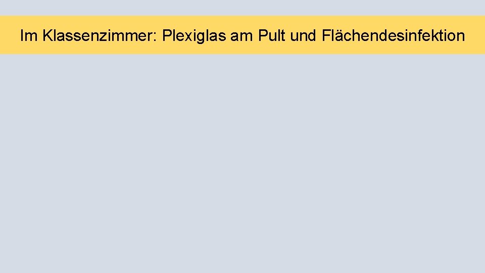 Im Klassenzimmer: Plexiglas am Pult und Flächendesinfektion 