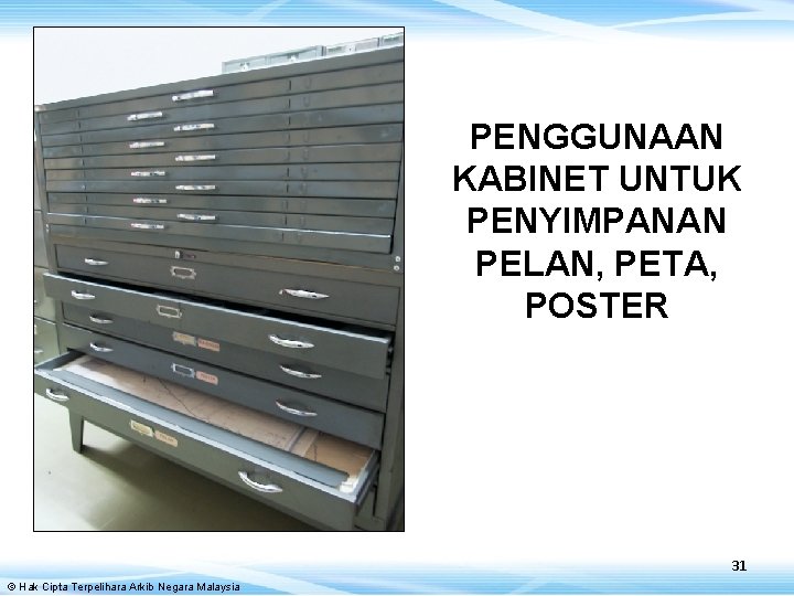 PENGGUNAAN KABINET UNTUK PENYIMPANAN PELAN, PETA, POSTER 31 © Hak Cipta Terpelihara Arkib Negara