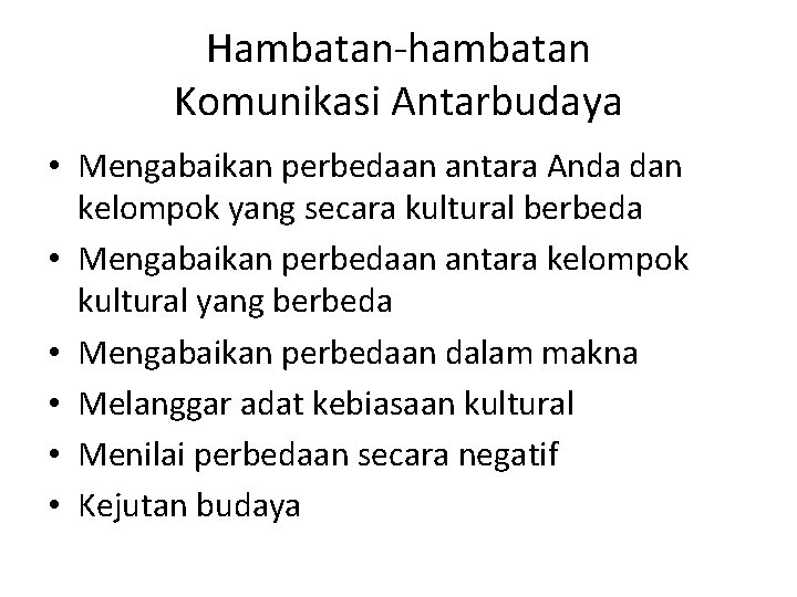 Hambatan-hambatan Komunikasi Antarbudaya • Mengabaikan perbedaan antara Anda dan kelompok yang secara kultural berbeda Hambatan-hambatan Komunikasi Antarbudaya • Mengabaikan perbedaan antara Anda dan kelompok yang secara kultural berbeda