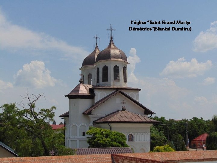 À côté du palais se trouve. L’église l'église“Saint Grand Martyr St. Dumitru, construite par