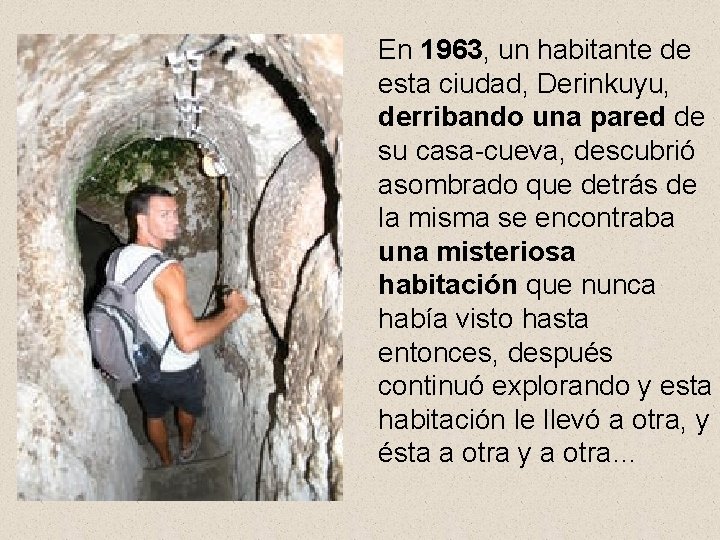 En 1963, un habitante de esta ciudad, Derinkuyu, derribando una pared de su casa-cueva,