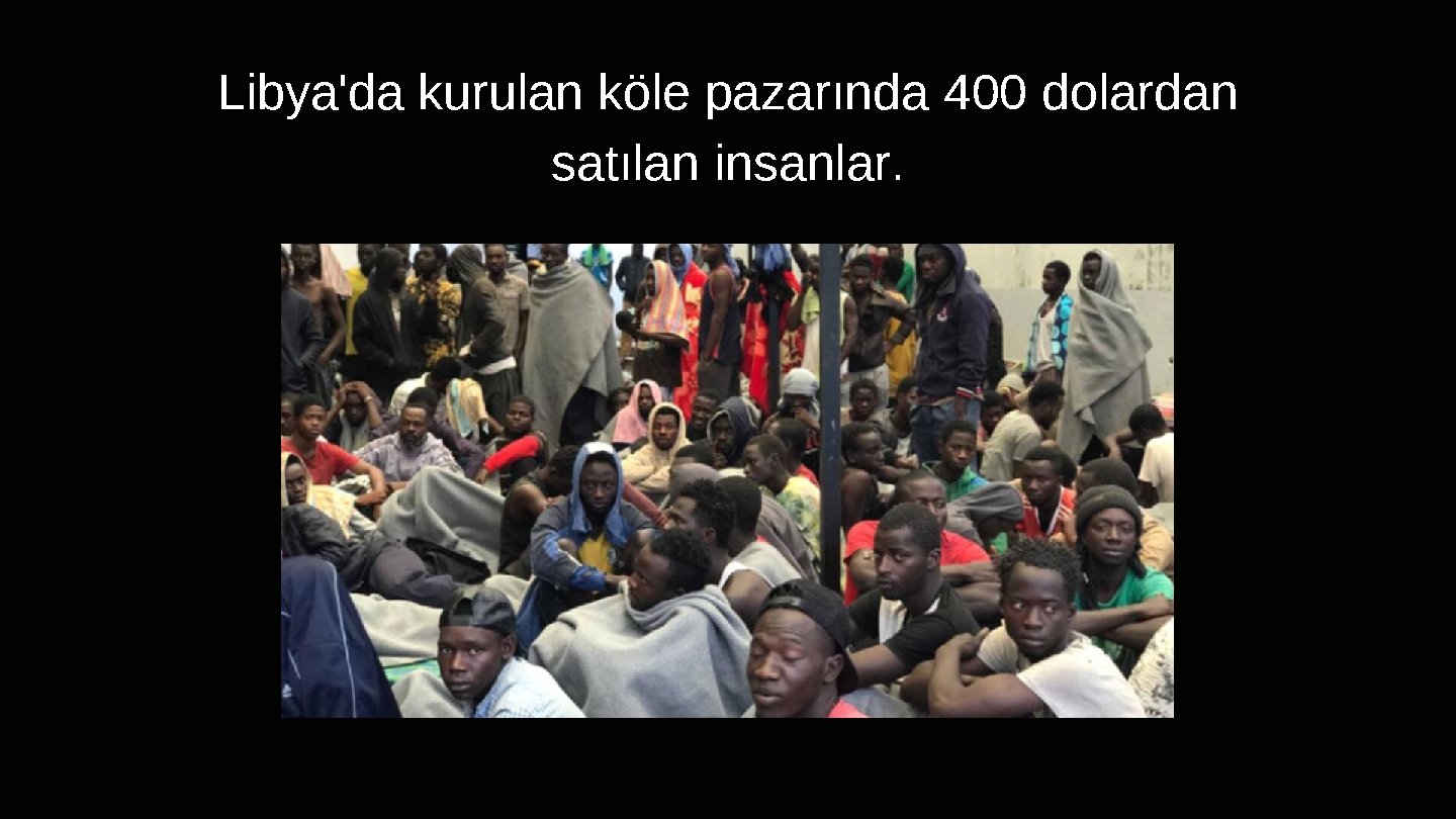 Libya'da kurulan köle pazarında 400 dolardan satılan insanlar. 