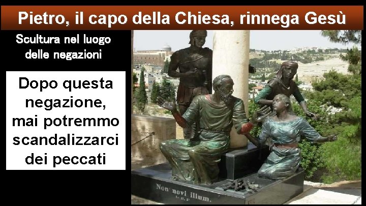 Pietro, il capo della Chiesa, rinnega Gesù Scultura nel luogo delle negazioni Dopo questa