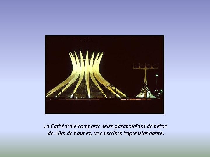 La Cathédrale comporte seize paraboloïdes de béton de 40 m de haut et, une