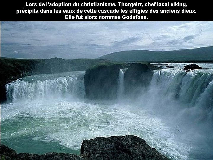 Lors de l'adoption du christianisme, Thorgeirr, chef local viking, précipita dans les eaux de