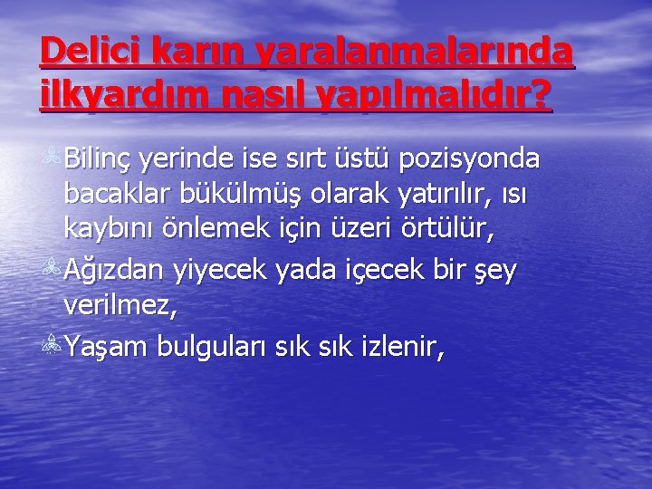 Delici karın yaralanmalarında ilkyardım nasıl yapılmalıdır? Bilinç yerinde ise sırt üstü pozisyonda bacaklar bükülmüş