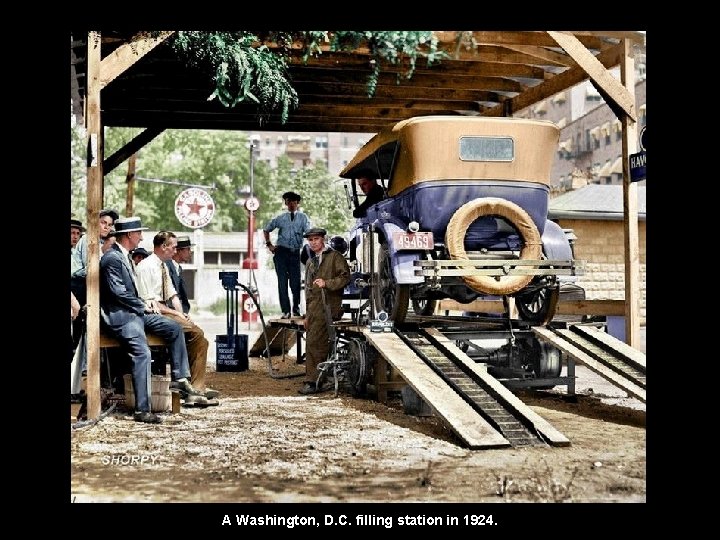 A Washington, D. C. filling station in 1924. 