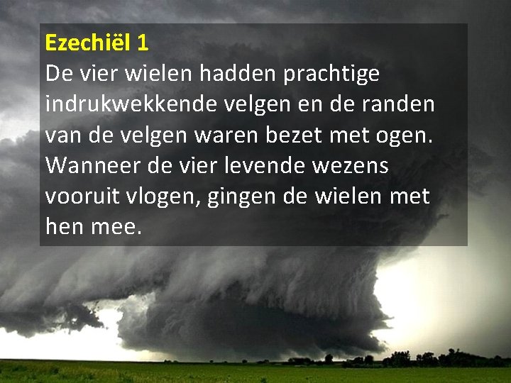 Ezechiël 1 De vier wielen hadden prachtige indrukwekkende velgen en de randen van de