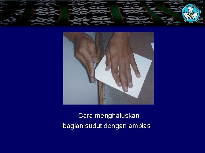 Cara menghaluskan bagian sudut dengan amplas 