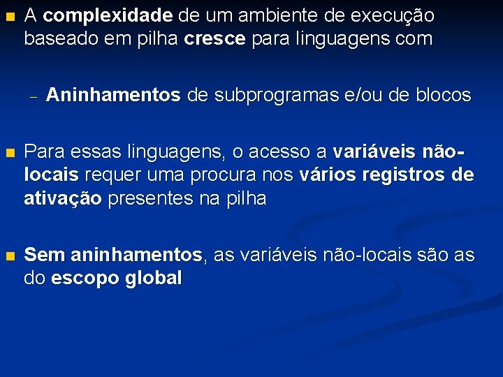 n A complexidade de um ambiente de execução baseado em pilha cresce para linguagens