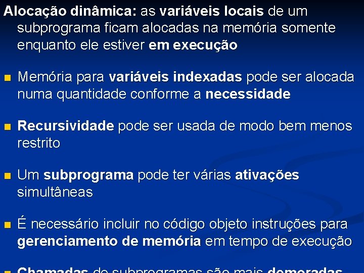 Alocação dinâmica: as variáveis locais de um subprograma ficam alocadas na memória somente enquanto