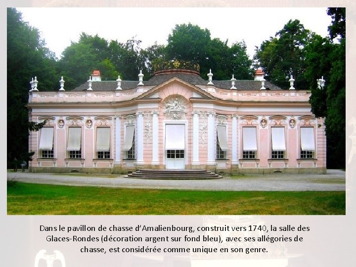 Dans le pavillon de chasse d’Amalienbourg, construit vers 1740, la salle des Glaces-Rondes (décoration