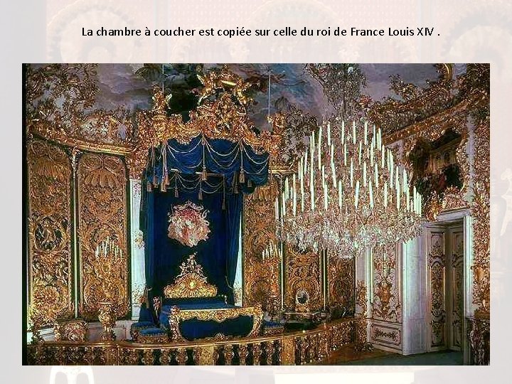 La chambre à coucher est copiée sur celle du roi de France Louis XIV.