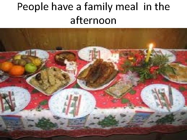 People have a family meal in the afternoon 