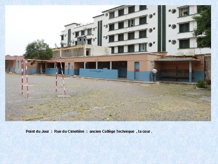 Point du Jour : Rue du Cimetière : ancien Collège Technique , la cour.