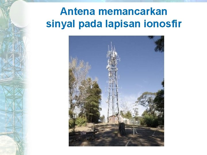 Antena memancarkan sinyal pada lapisan ionosfir 