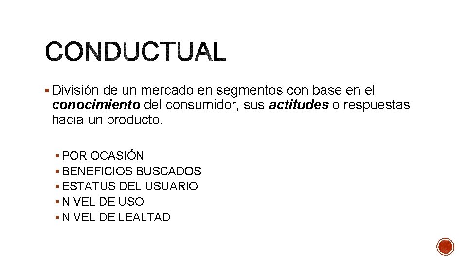 § División de un mercado en segmentos con base en el conocimiento del consumidor,