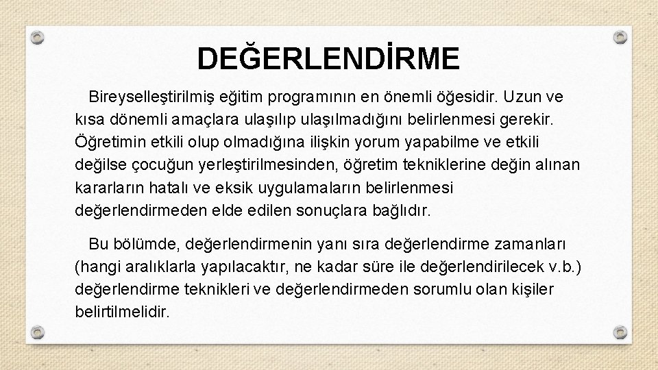 DEĞERLENDİRME Bireyselleştirilmiş eğitim programının en önemli öğesidir. Uzun ve kısa dönemli amaçlara ulaşılıp ulaşılmadığını