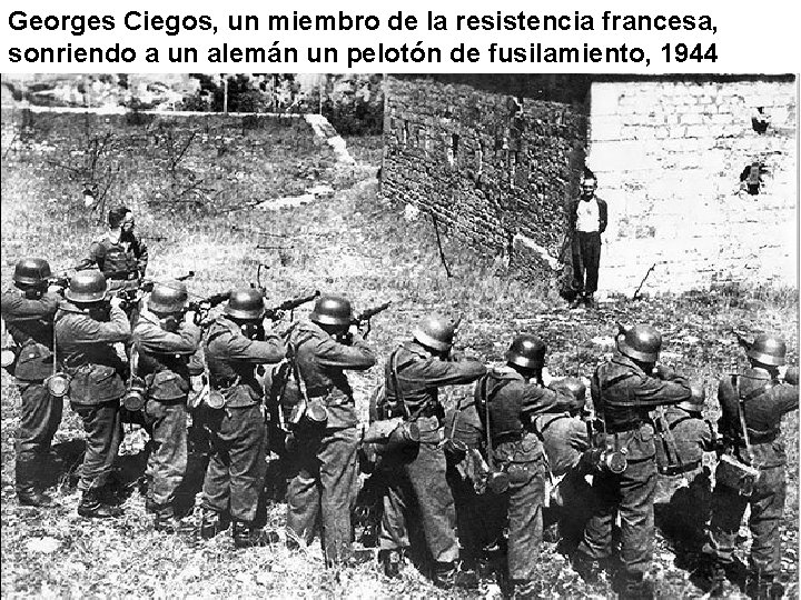 Georges Ciegos, un miembro de la resistencia francesa, sonriendo a un alemán un pelotón