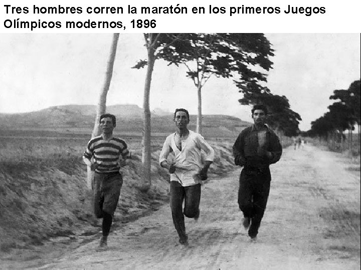 Tres hombres corren la maratón en los primeros Juegos Olímpicos modernos, 1896 