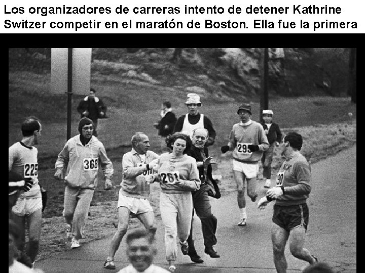Los organizadores de carreras intento de detener Kathrine Switzer competir en el maratón de