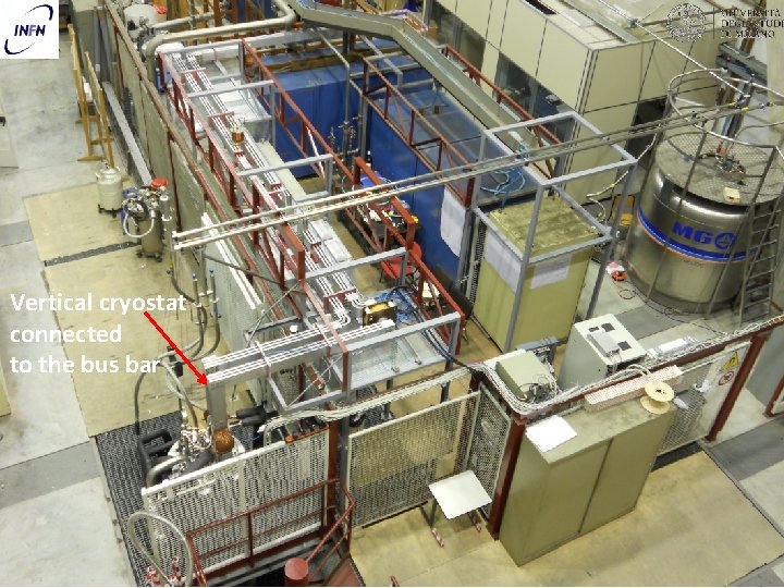 Vertical cryostat connected to the bus bar 