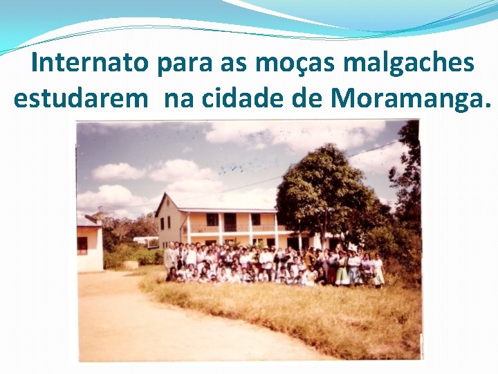 Internato para as moças malgaches estudarem na cidade de Moramanga. 