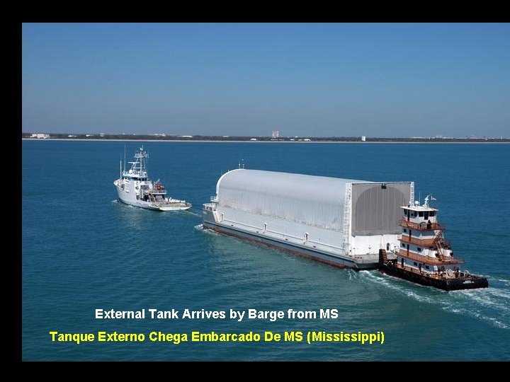 External Tank Arrives by Barge from MS Tanque Externo Chega Embarcado De MS (Mississippi)