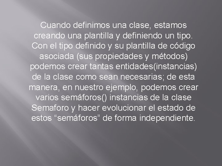 Cuando definimos una clase, estamos creando una plantilla y definiendo un tipo. Con el