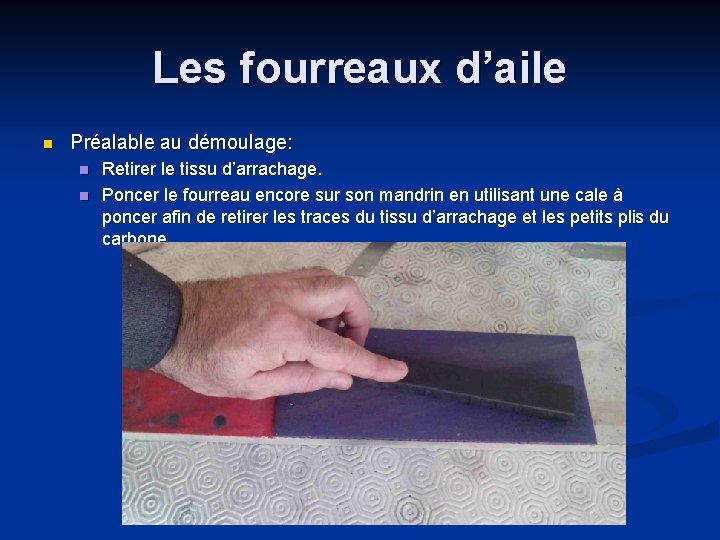 Les fourreaux d’aile n Préalable au démoulage: n n Retirer le tissu d’arrachage. Poncer