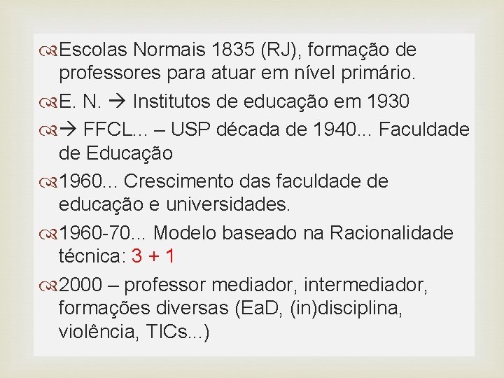  Escolas Normais 1835 (RJ), formação de professores para atuar em nível primário. E.